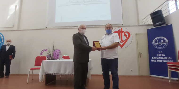 Emektar Din Görevlilerine Plaket